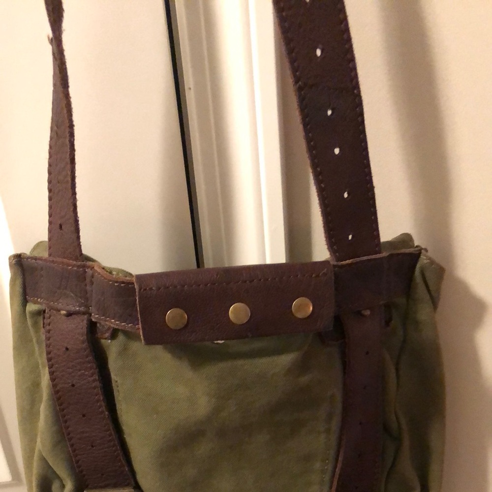 NWT army green cross body alternative purse!